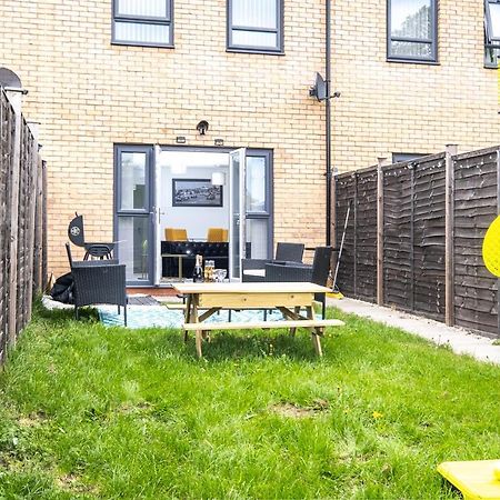 Luxury 2 Bed House City Centre ✘ Bbq & Garden ☆ Family Friendly→ Swingball & Outdoor Furniture - Free Parking → With 50 Inch Smart Tv, Free Netflix & Wifi ✘ Comfy Seating Area - By Maevela เบอร์มิงแฮม ภายนอก รูปภาพ