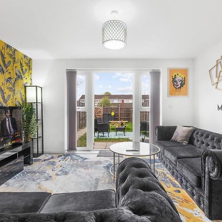 Luxury 2 Bed House City Centre ✘ Bbq & Garden ☆ Family Friendly→ Swingball & Outdoor Furniture - Free Parking → With 50 Inch Smart Tv, Free Netflix & Wifi ✘ Comfy Seating Area - By Maevela เบอร์มิงแฮม ภายนอก รูปภาพ