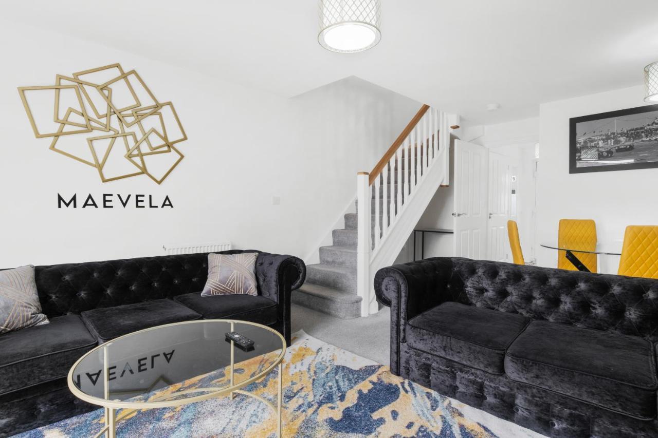 Luxury 2 Bed House City Centre ✘ Bbq & Garden ☆ Family Friendly→ Swingball & Outdoor Furniture - Free Parking → With 50 Inch Smart Tv, Free Netflix & Wifi ✘ Comfy Seating Area - By Maevela เบอร์มิงแฮม ภายนอก รูปภาพ