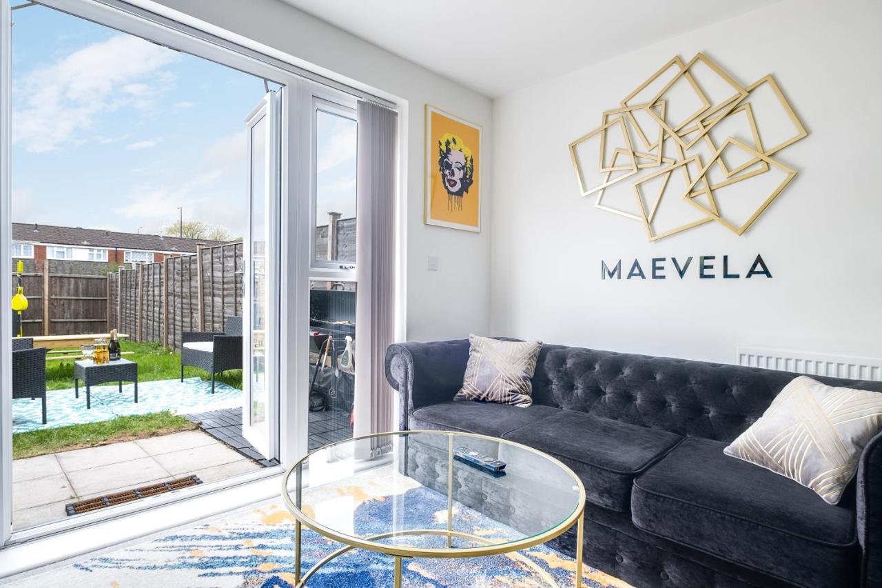 Luxury 2 Bed House City Centre ✘ Bbq & Garden ☆ Family Friendly→ Swingball & Outdoor Furniture - Free Parking → With 50 Inch Smart Tv, Free Netflix & Wifi ✘ Comfy Seating Area - By Maevela เบอร์มิงแฮม ภายนอก รูปภาพ