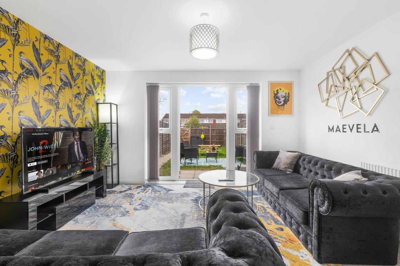 Luxury 2 Bed House City Centre ✘ Bbq & Garden ☆ Family Friendly→ Swingball & Outdoor Furniture - Free Parking → With 50 Inch Smart Tv, Free Netflix & Wifi ✘ Comfy Seating Area - By Maevela เบอร์มิงแฮม ภายนอก รูปภาพ